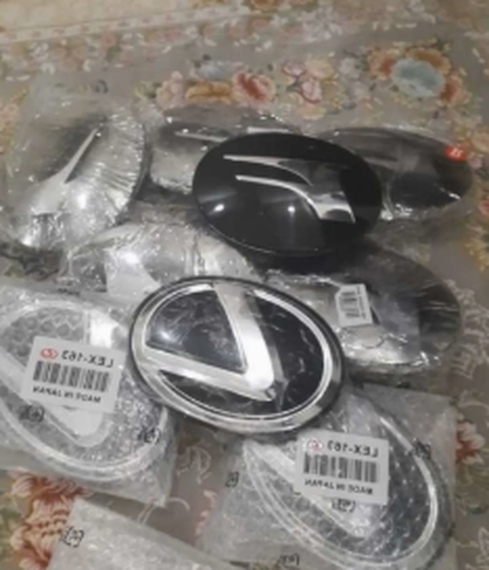 Передний знак от Lexus RX 350 2010-2015